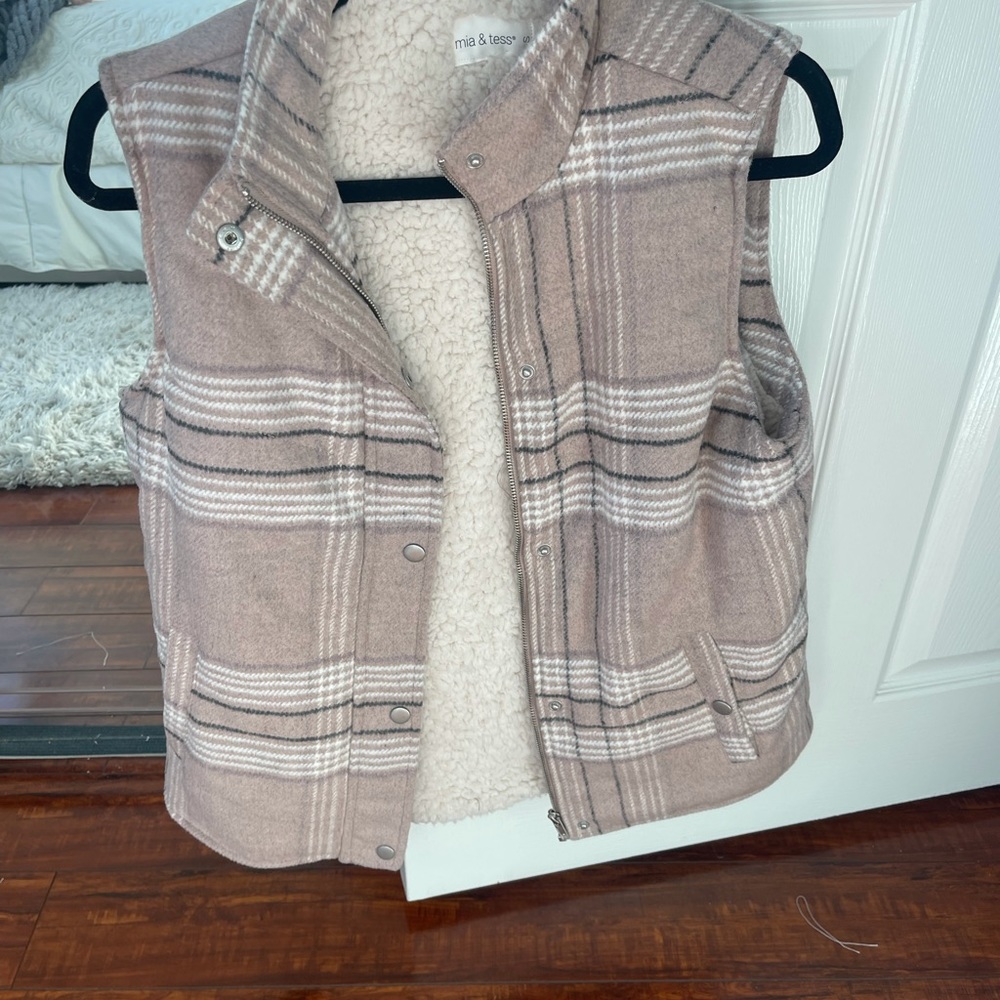 Super cute vest never wornB